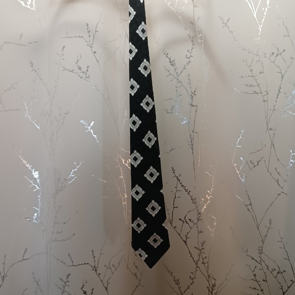 Vintage Men's Tie black and white diamond pattern